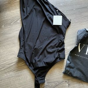 Vici size medium sun drenched one shoulder bodysuit